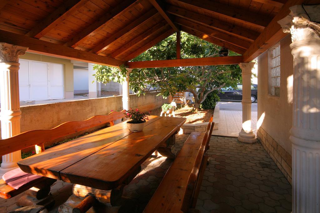 Apartments Daniela Trogir Exterior photo